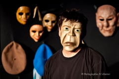 Le masque est le message