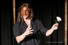 Neuf histoires de masques